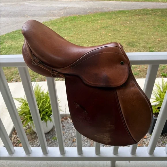 Stübben Edelweiss Jumping Saddle – 16” Seat (Made in Switzerland) - Picture 2 of 16